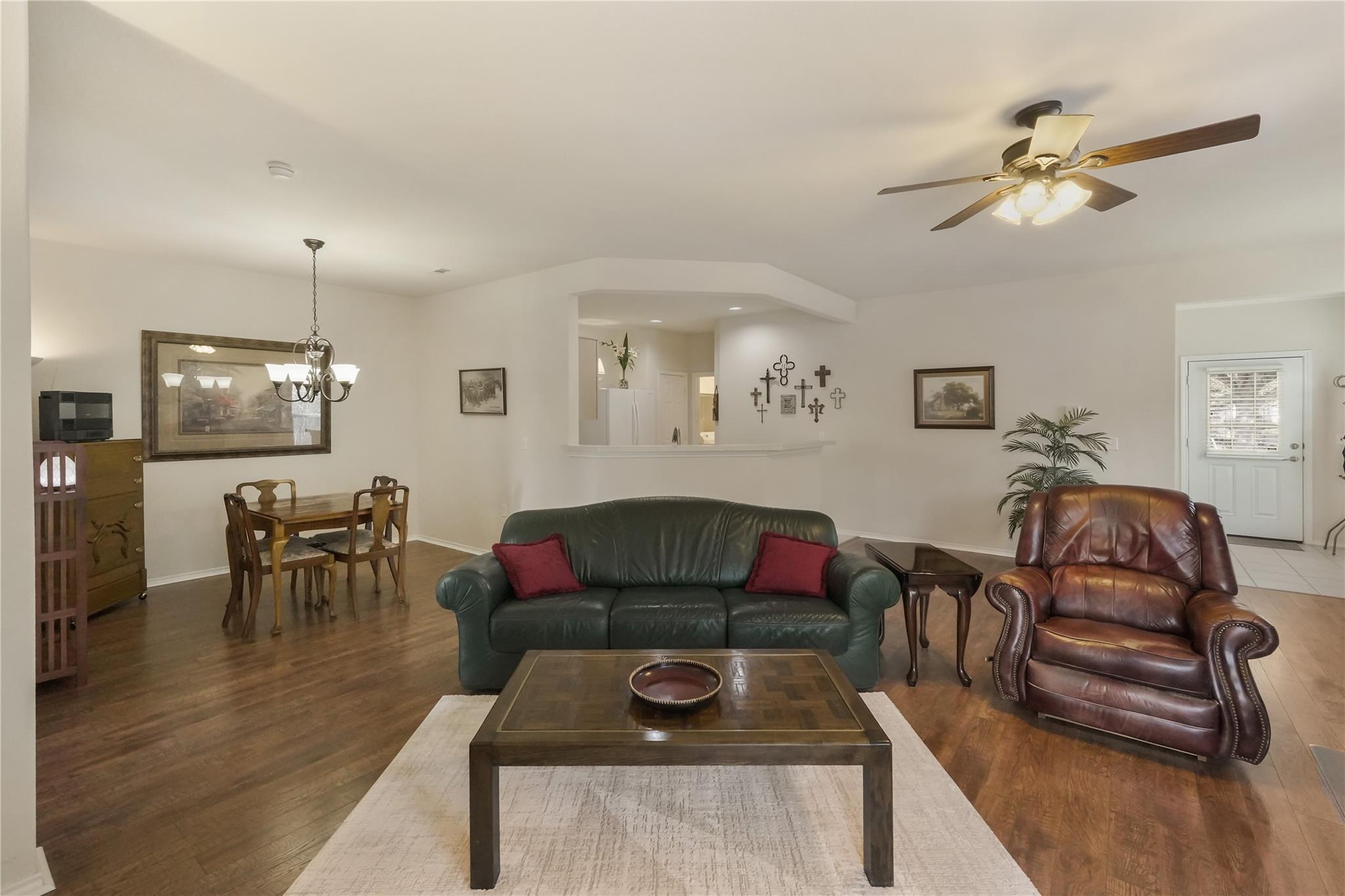 113 Hampton Cir Property Photo 5