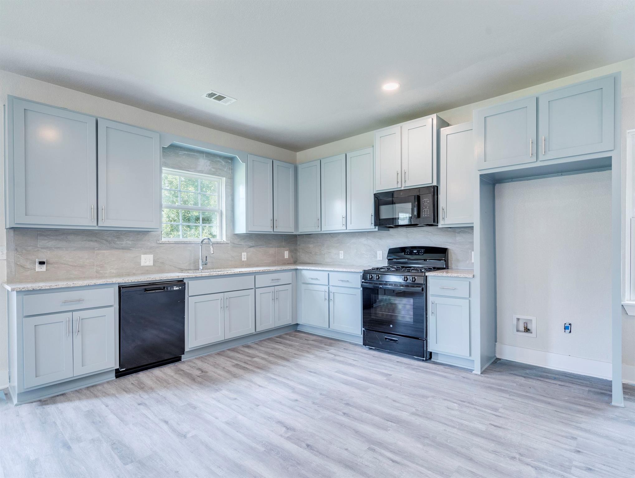 411 S Avenue B None Property Photo 1