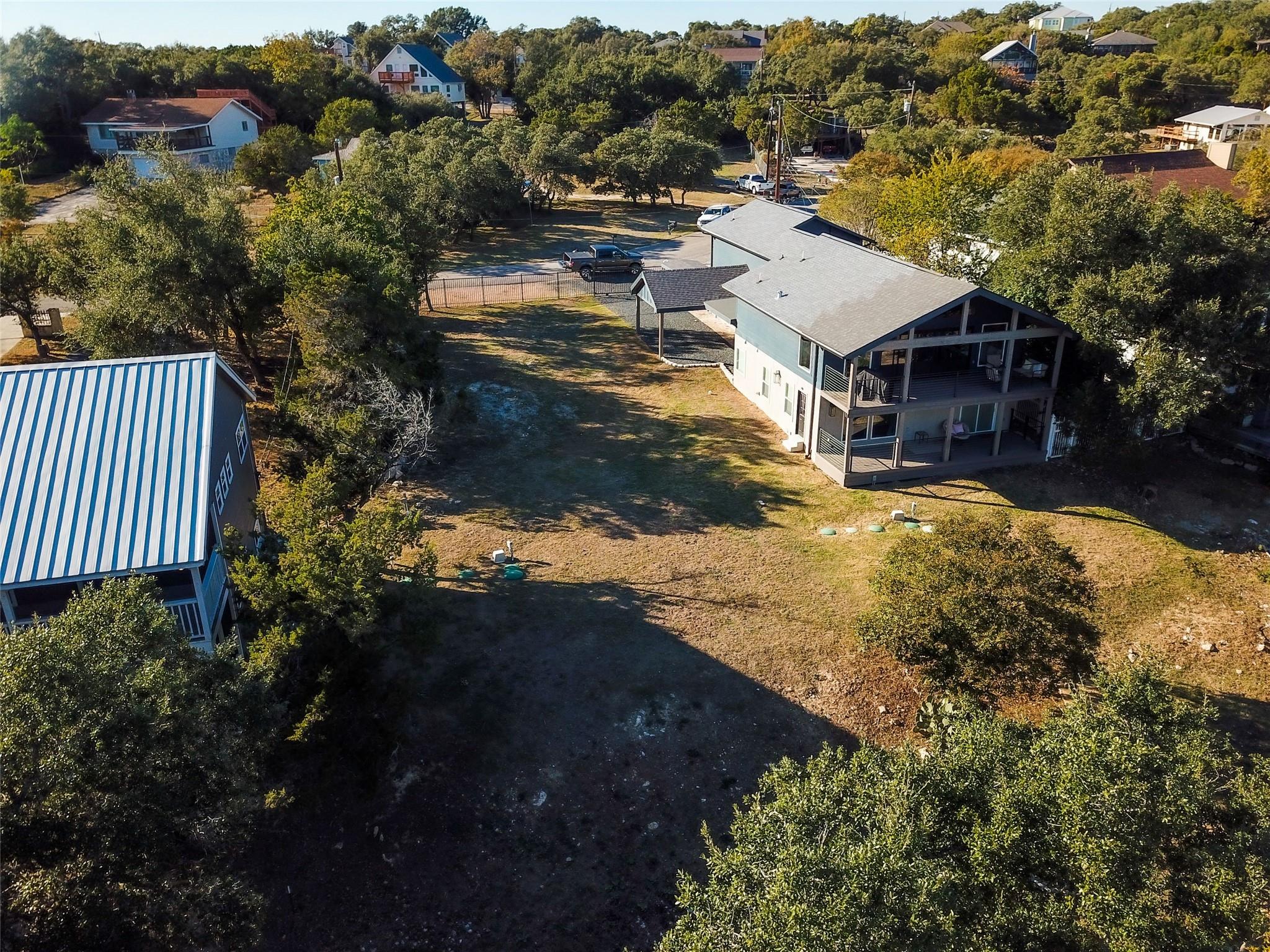 864 Lakebreeze Dr Property Photo 5
