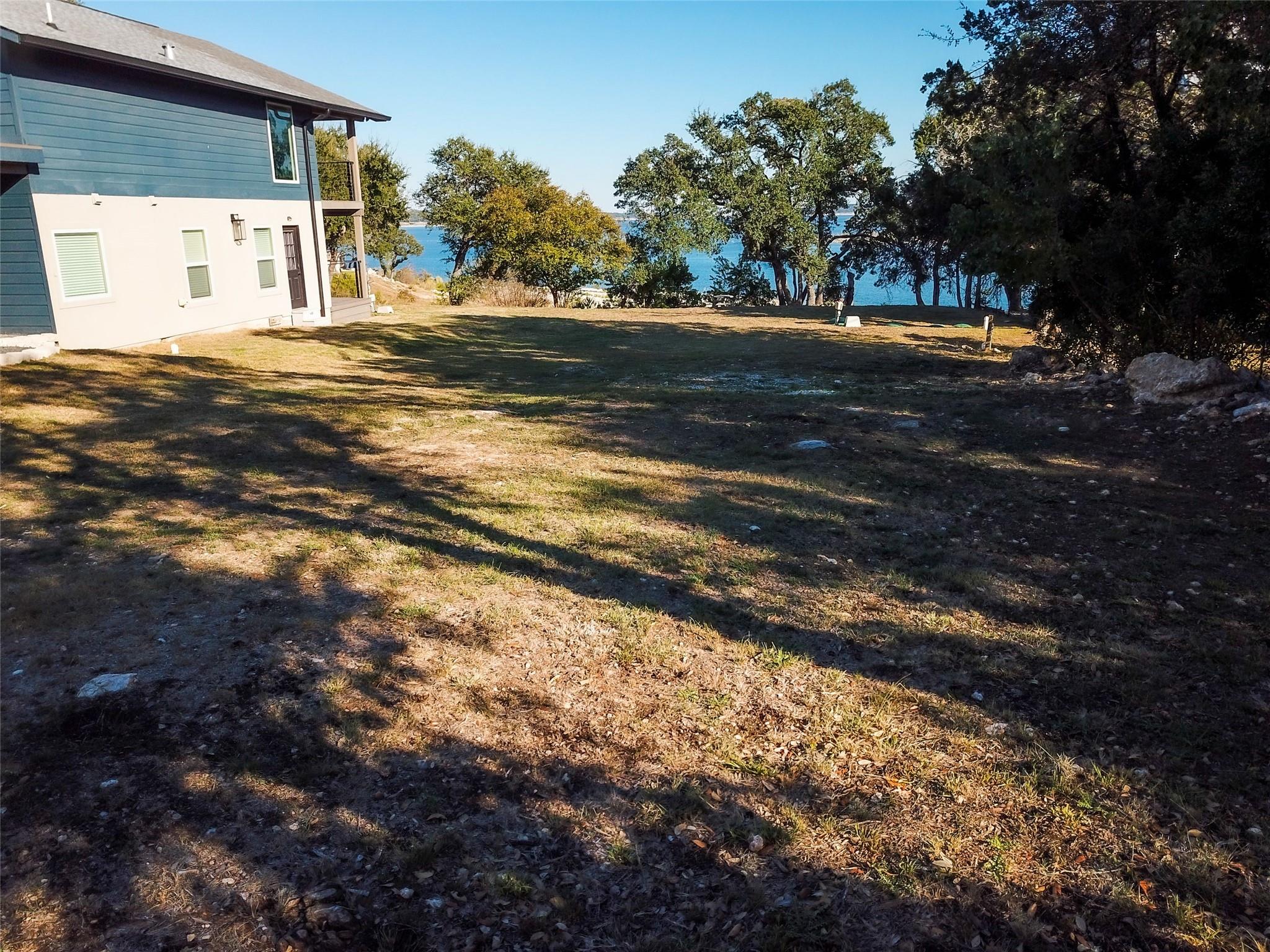 864 Lakebreeze Dr Property Photo 7