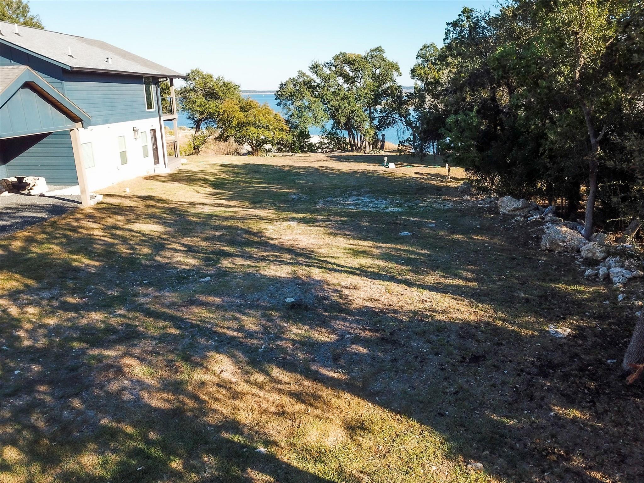 864 Lakebreeze Dr Property Photo 8