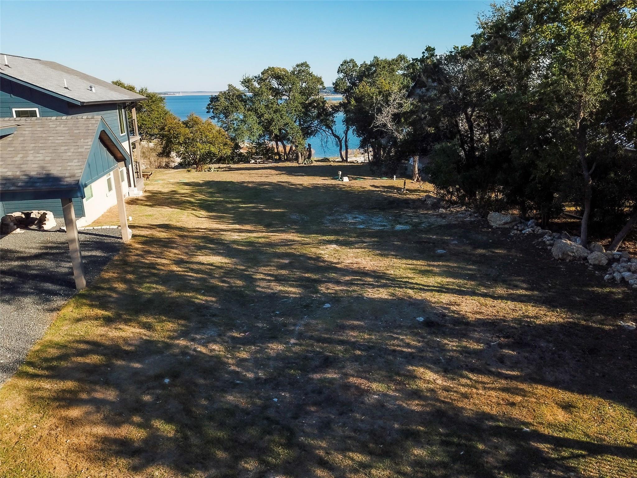 864 Lakebreeze Dr Property Photo 9