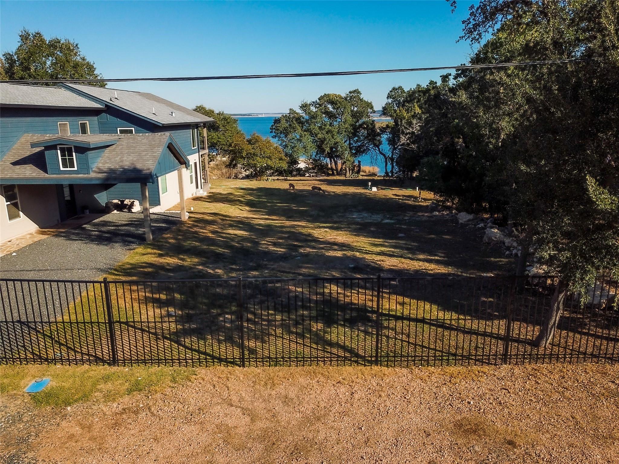 864 Lakebreeze Dr Property Photo 10