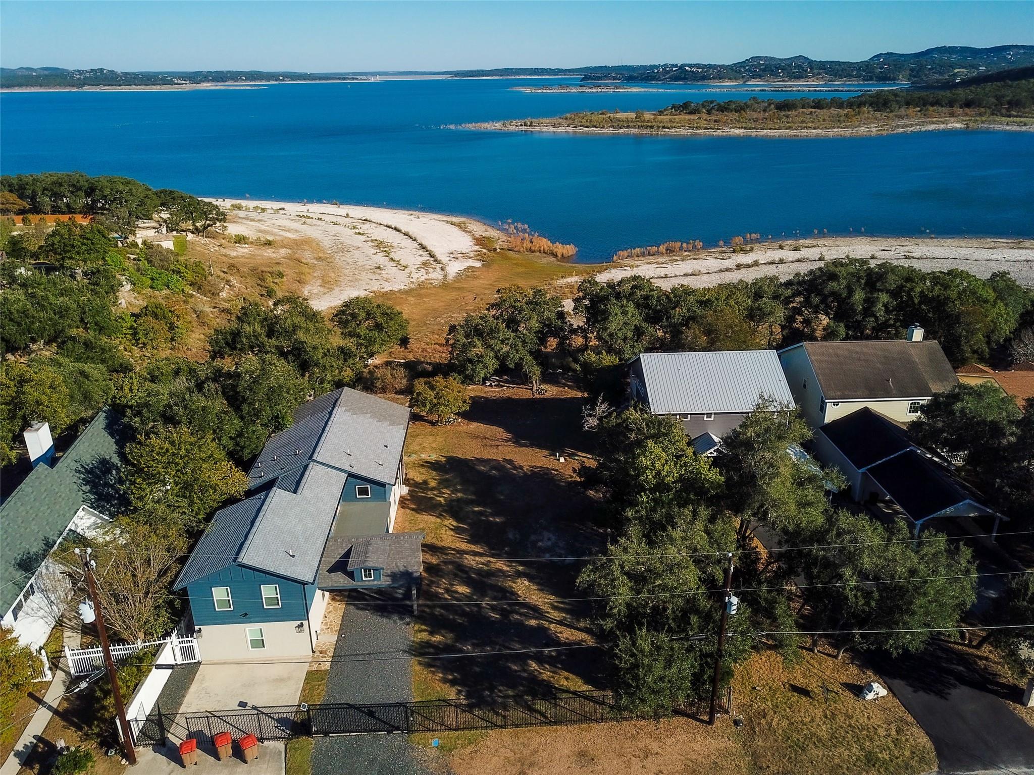 864 Lakebreeze Dr Property Photo 14