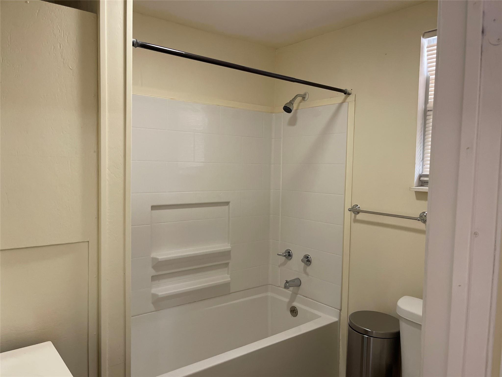 1430 Howard Ln W #2-2 Property Photo 8