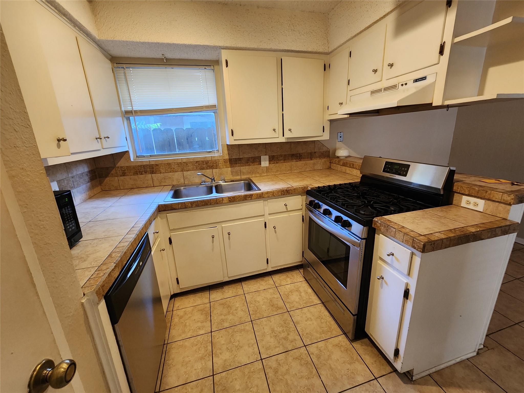 608 Genard St B Property Photo
