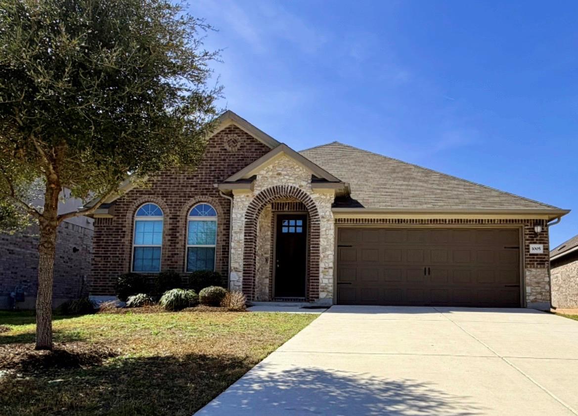 1005 Sundrops St Property Photo 1