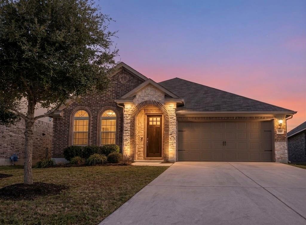 1005 Sundrops St Property Photo 1