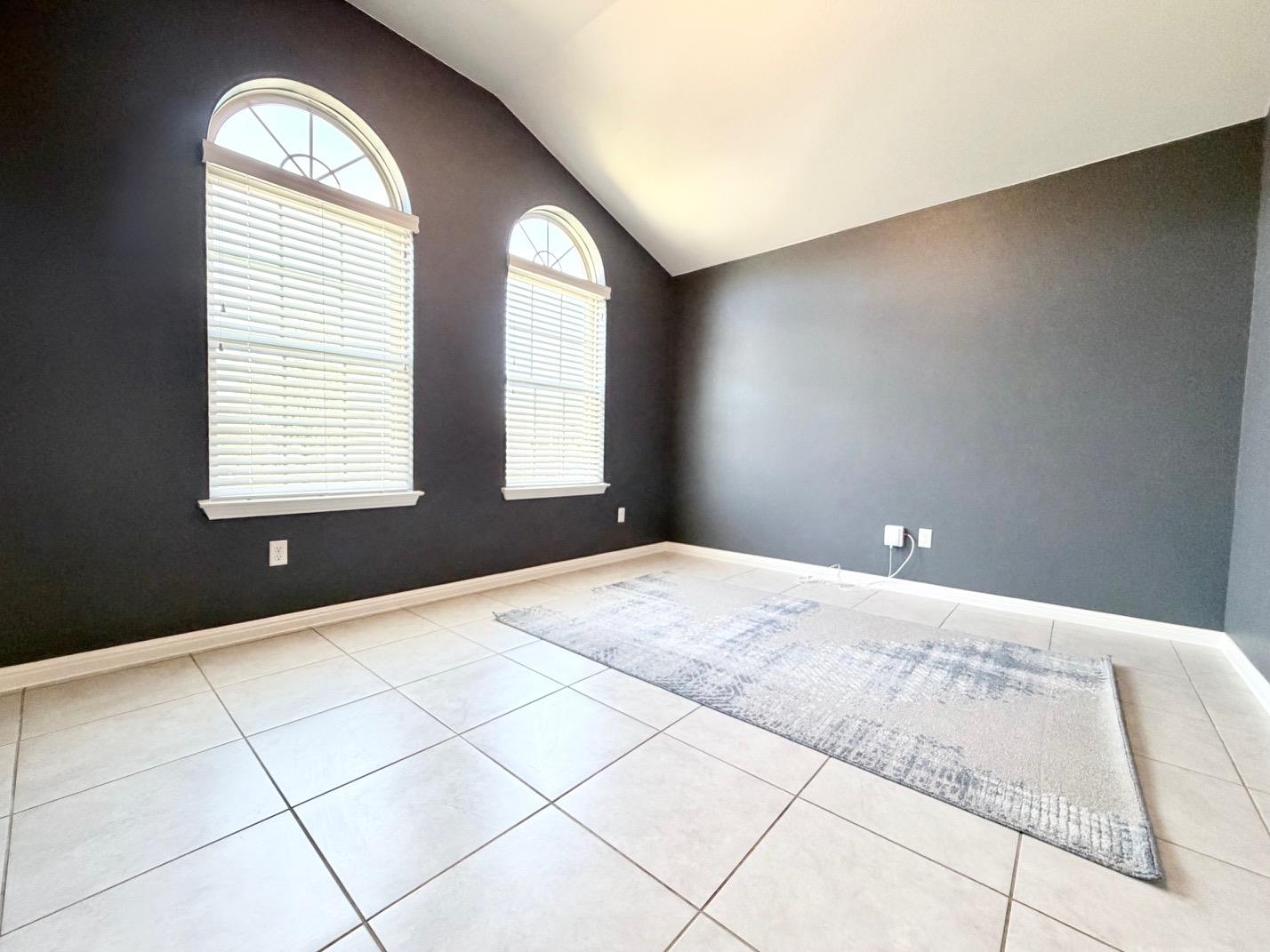 1005 Sundrops St Property Photo 4