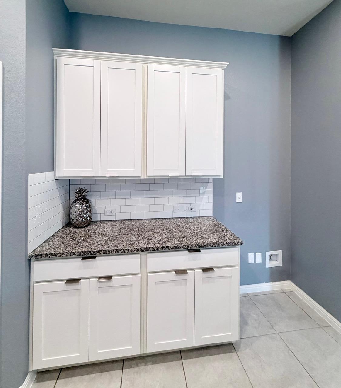 1005 Sundrops St Property Photo 6