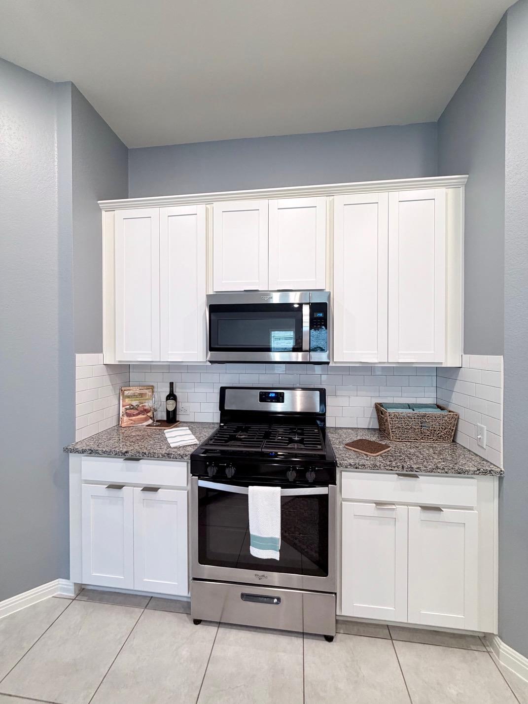 1005 Sundrops St Property Photo 9