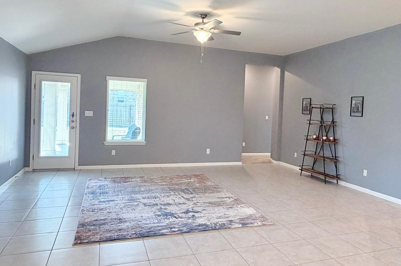 1005 Sundrops St Property Photo 11