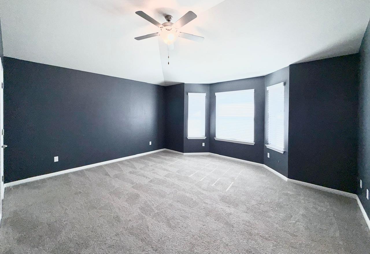 1005 Sundrops St Property Photo 15