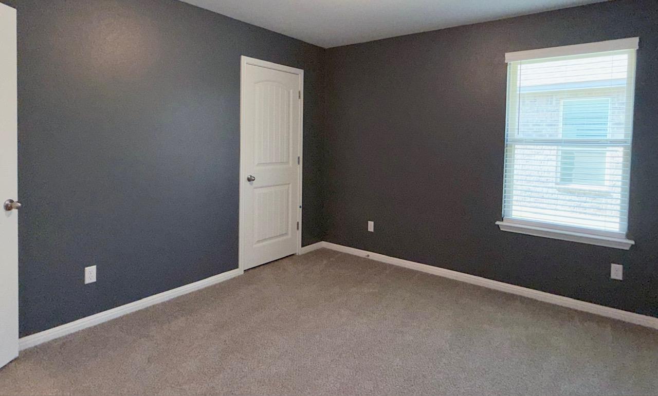 1005 Sundrops St Property Photo 24