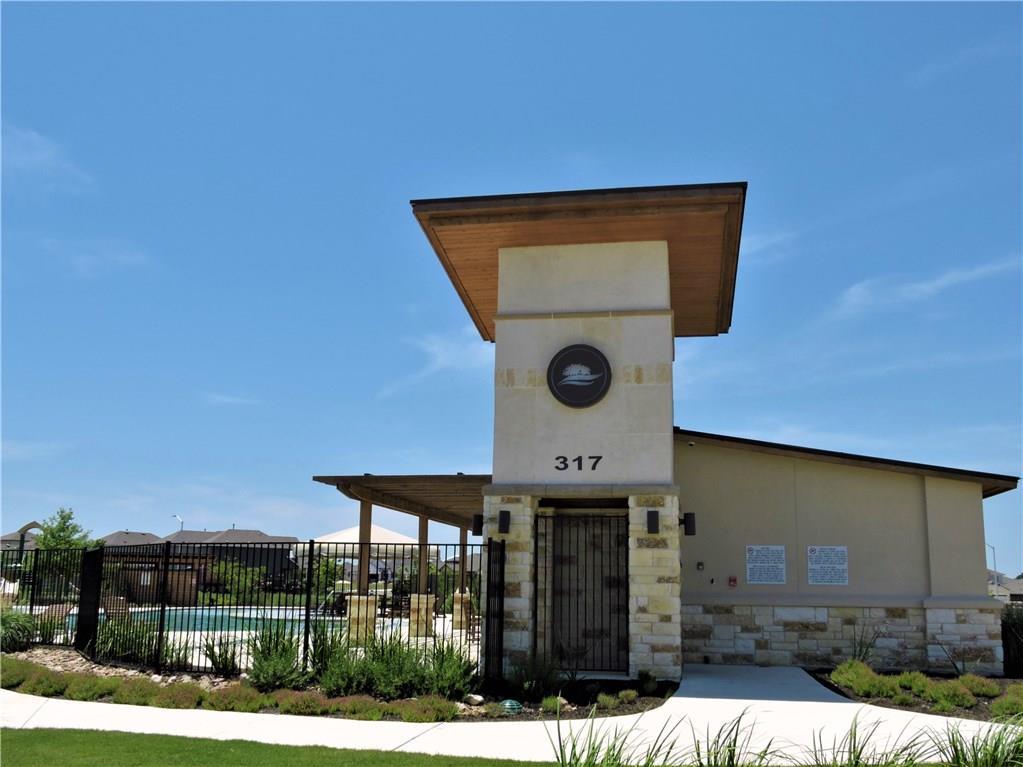 1005 Sundrops St Property Photo 29