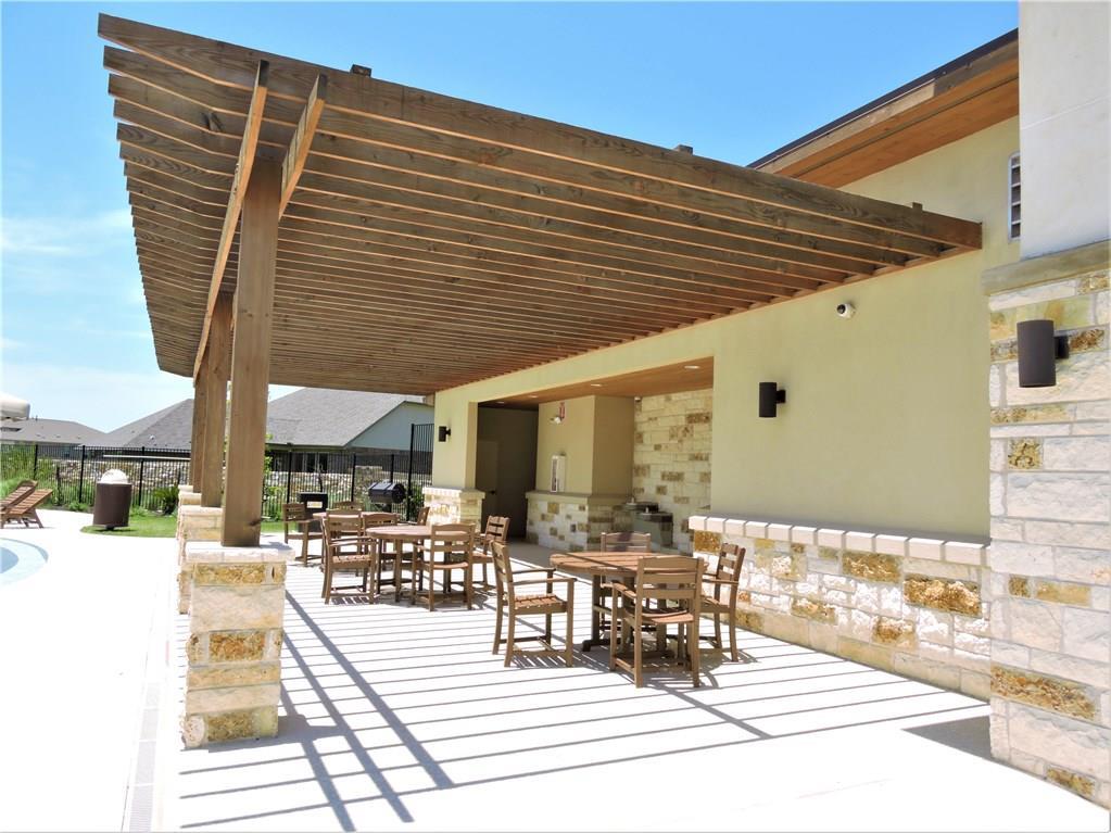 1005 Sundrops St Property Photo 30
