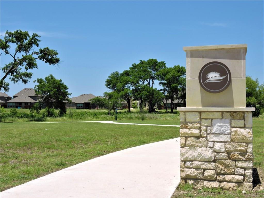 1005 Sundrops St Property Photo 34