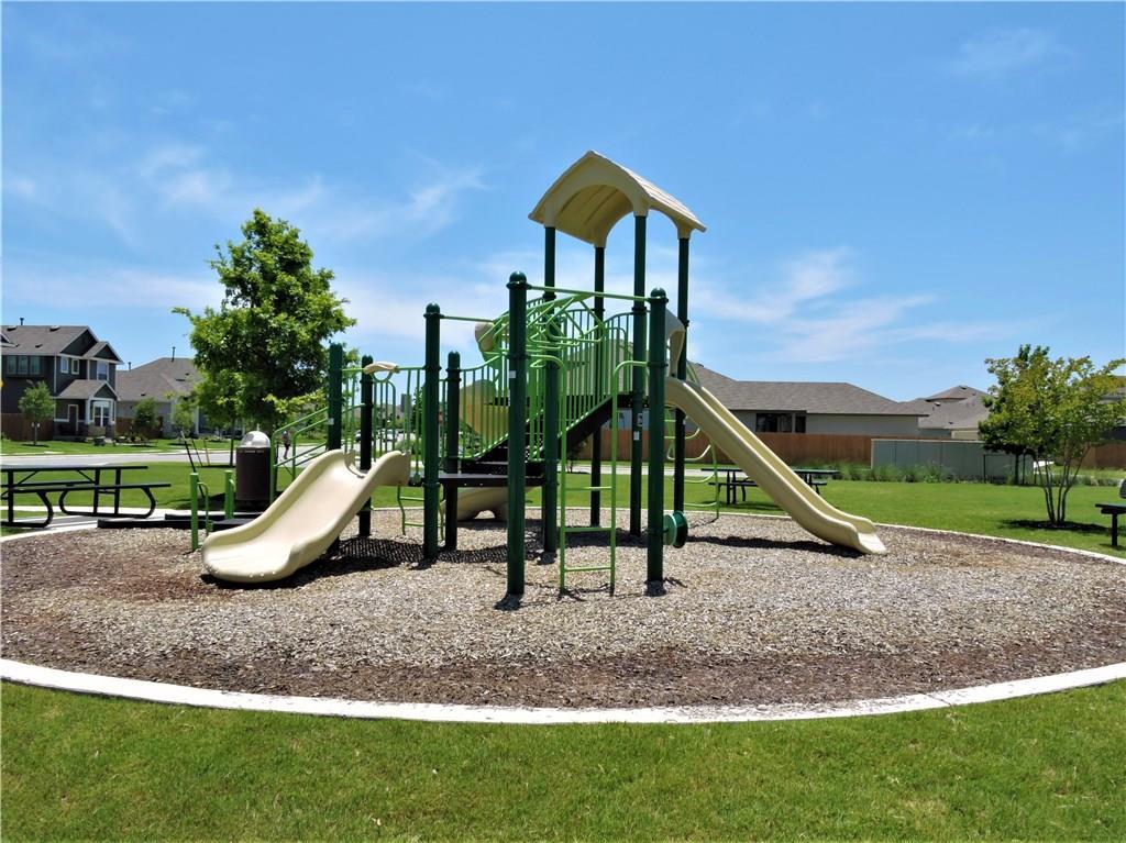1005 Sundrops St Property Photo 35