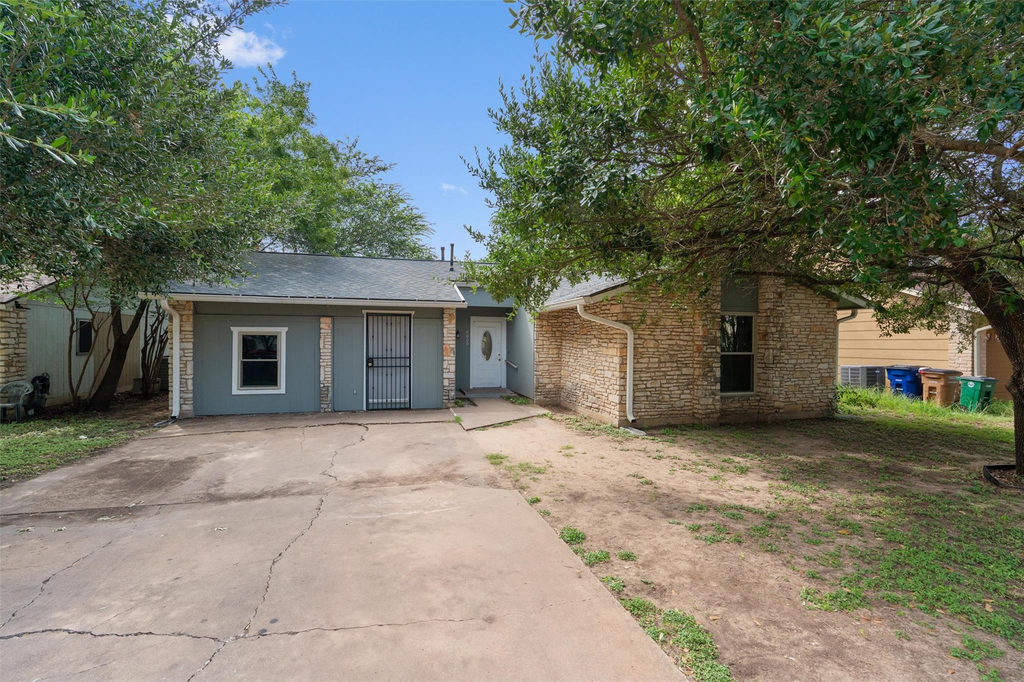 4809 Bayside Dr Property Photo 1