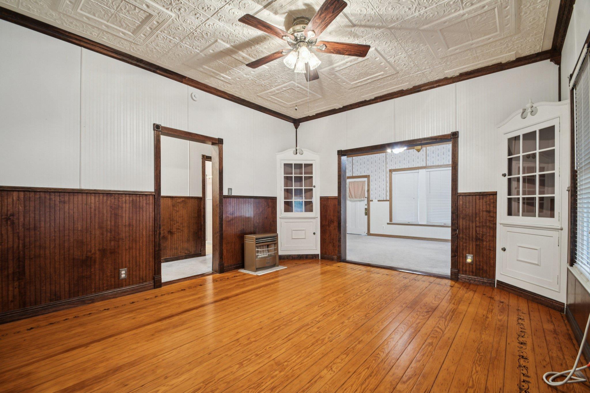 611 N Main St Property Photo 13