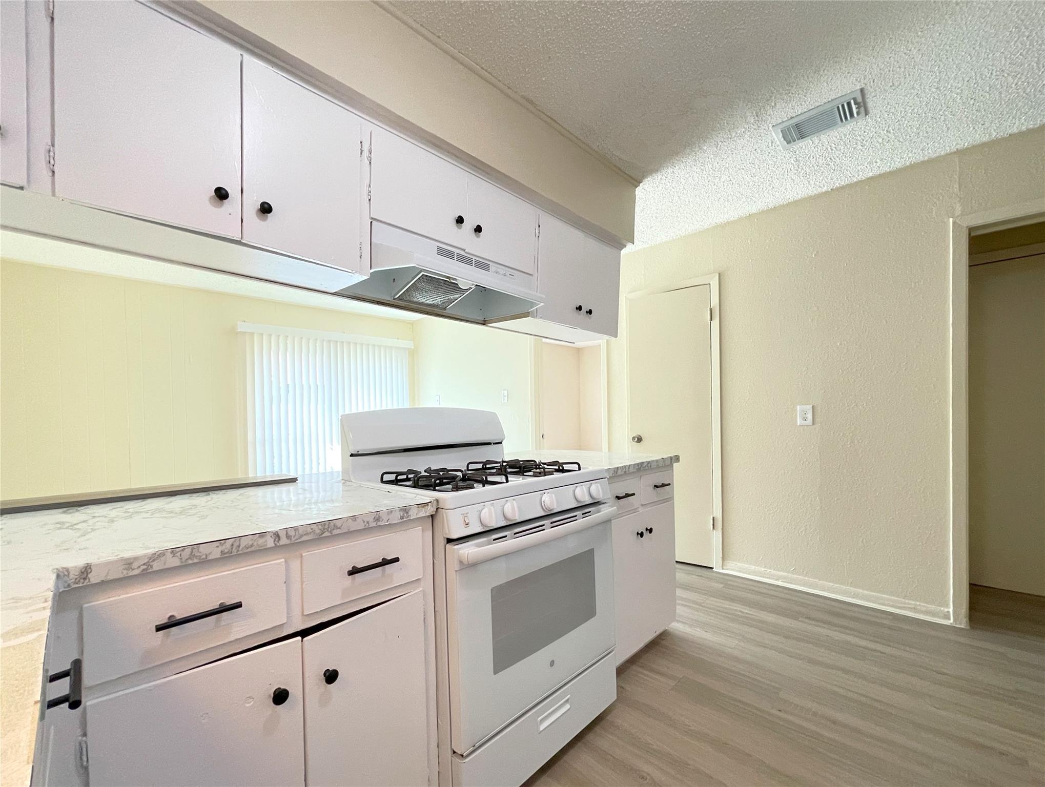 902 N Meadows Dr #c Property Photo 6