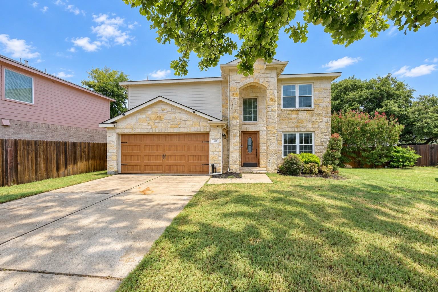 1405 Hawk Dr Property Photo 1