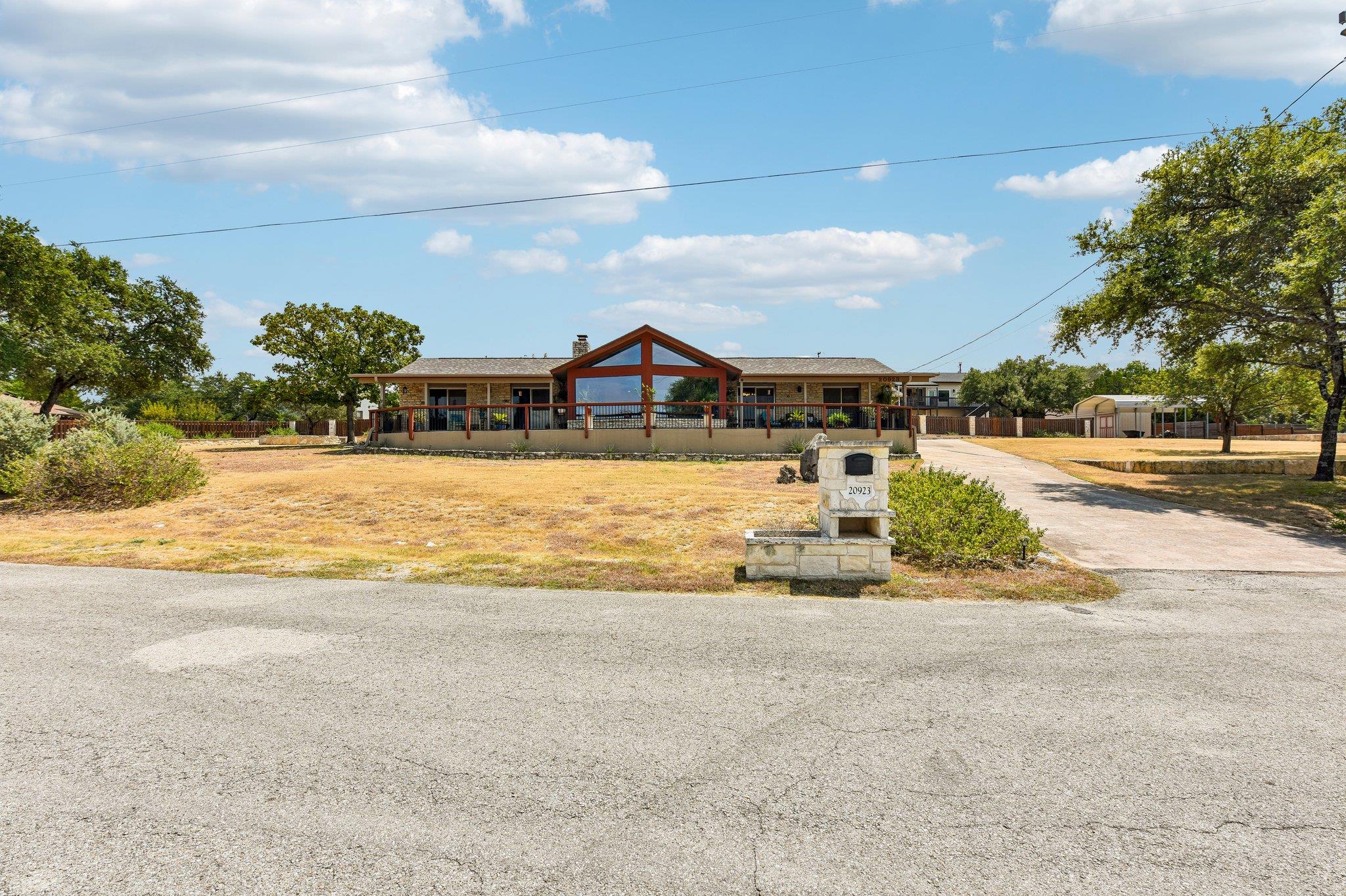 20923 Oak Dale Dr Property Photo 2