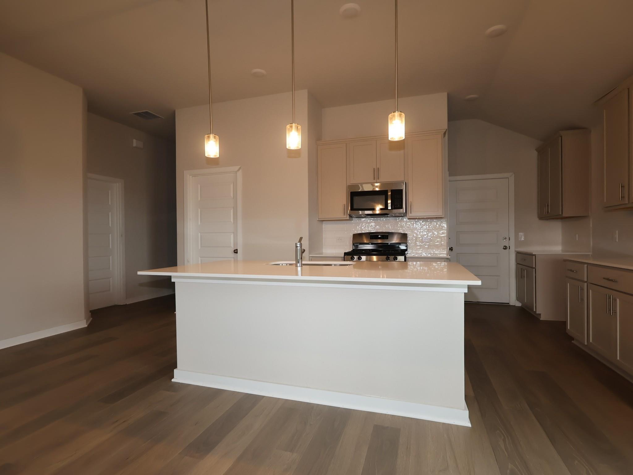 7420 Pullman Cv Property Photo 3