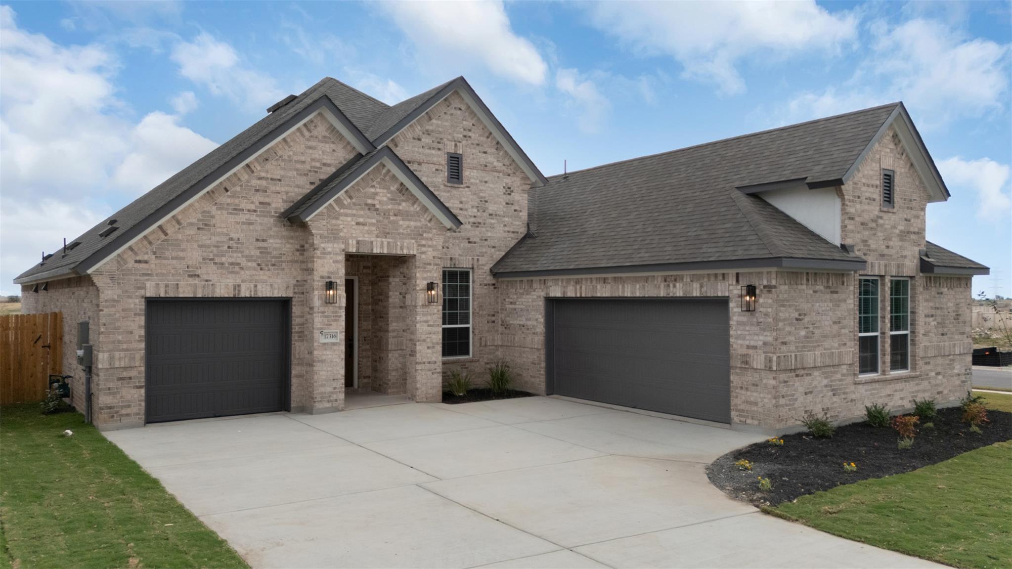 1612 Willow Bean Dr Property Photo 1
