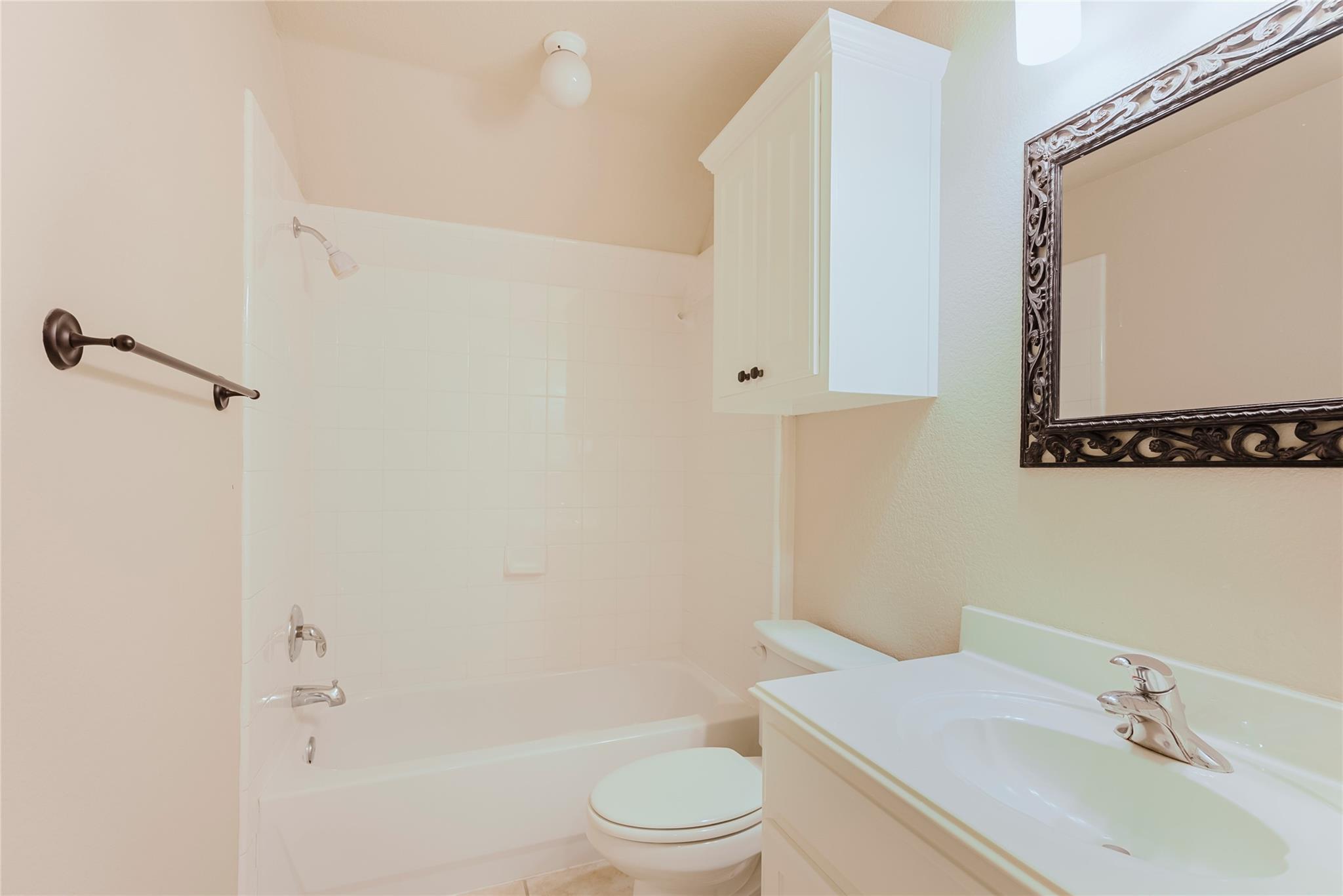 319 Greenside Ln Property Photo 22