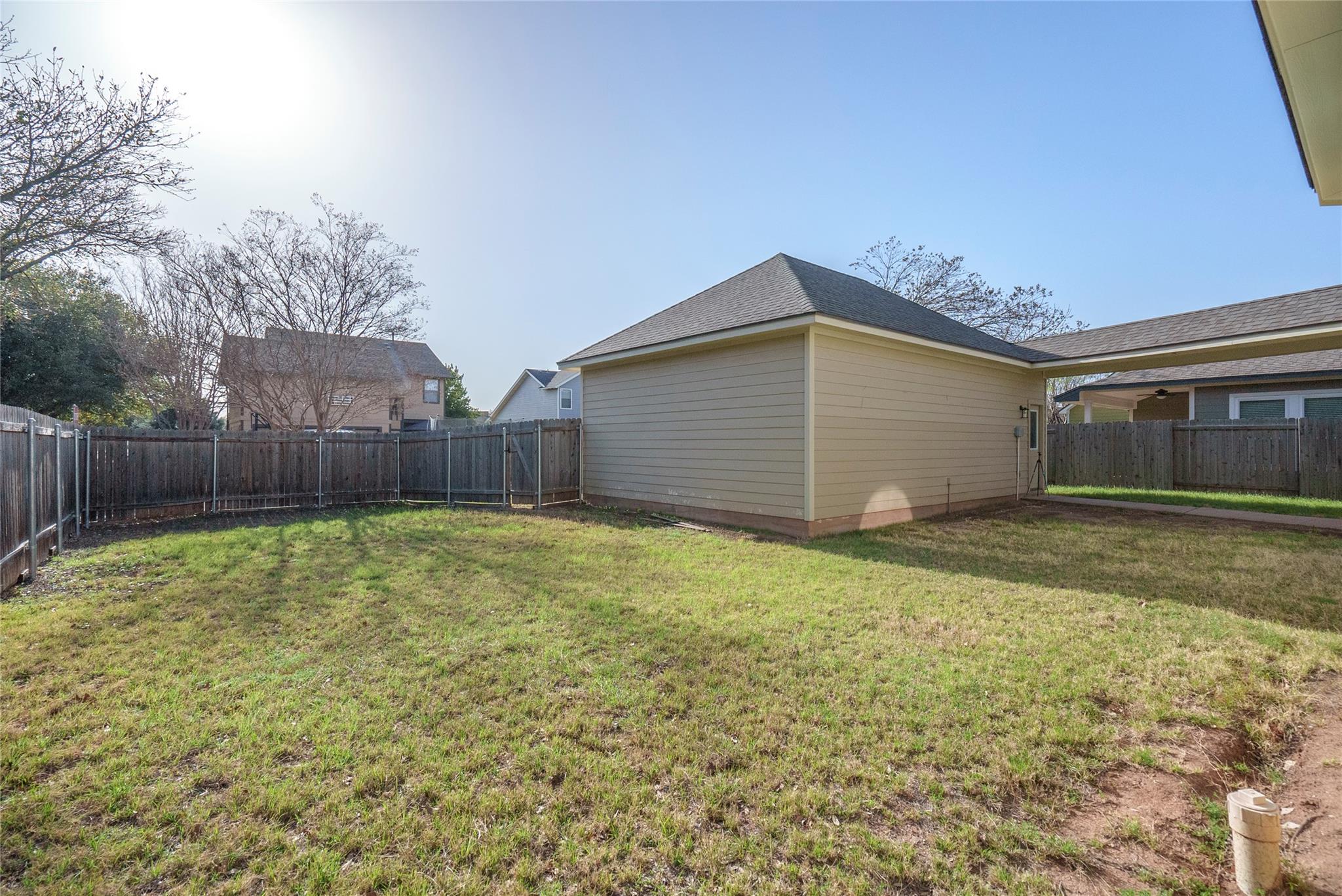 319 Greenside Ln Property Photo 29