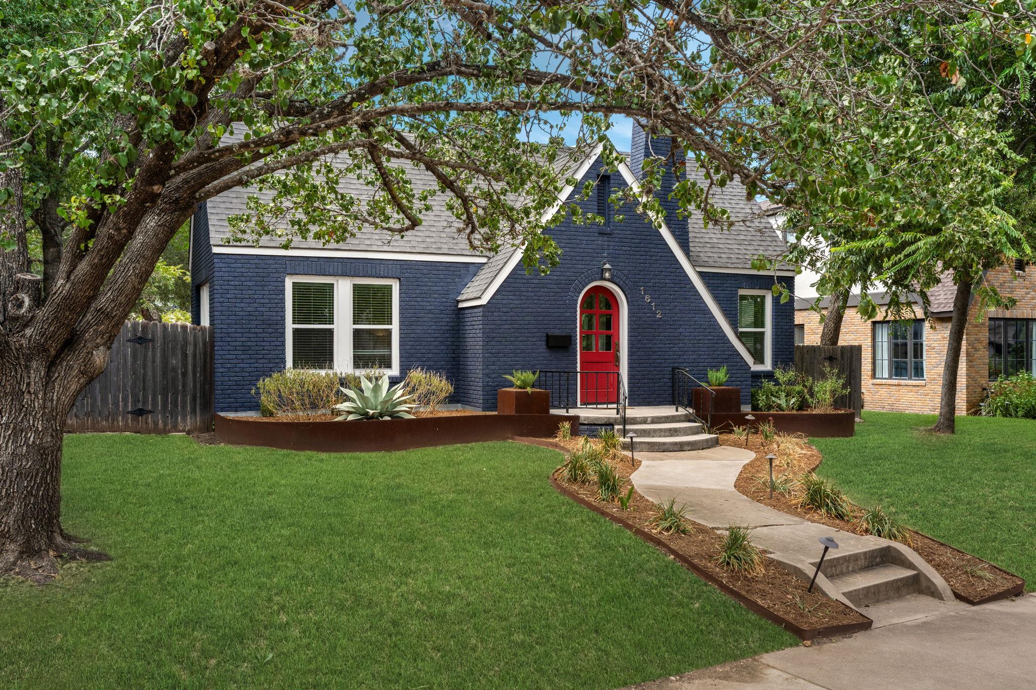 1612 Travis Heights Blvd Property Photo 1