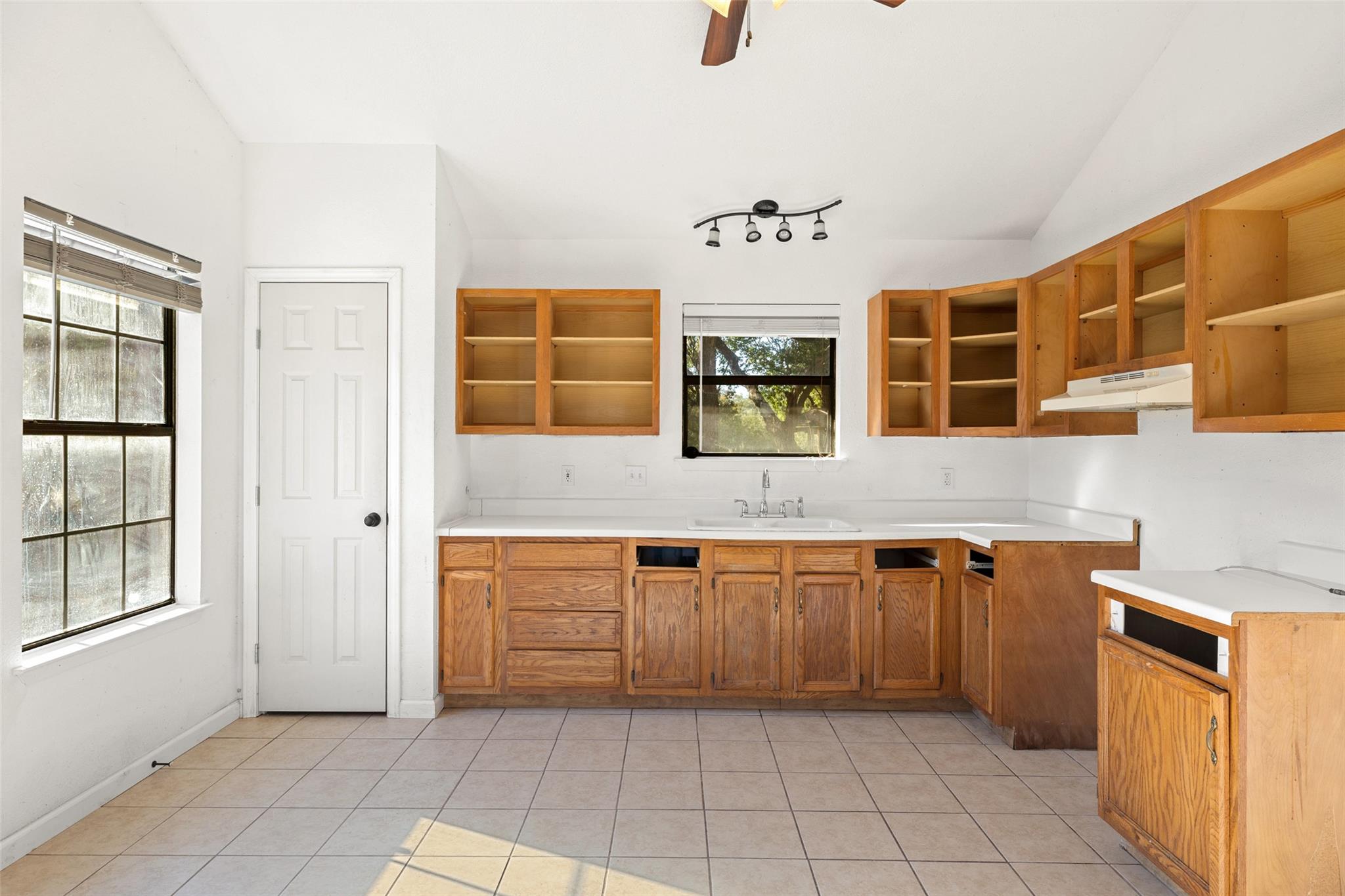 205 Mesquite Trl Property Photo 9