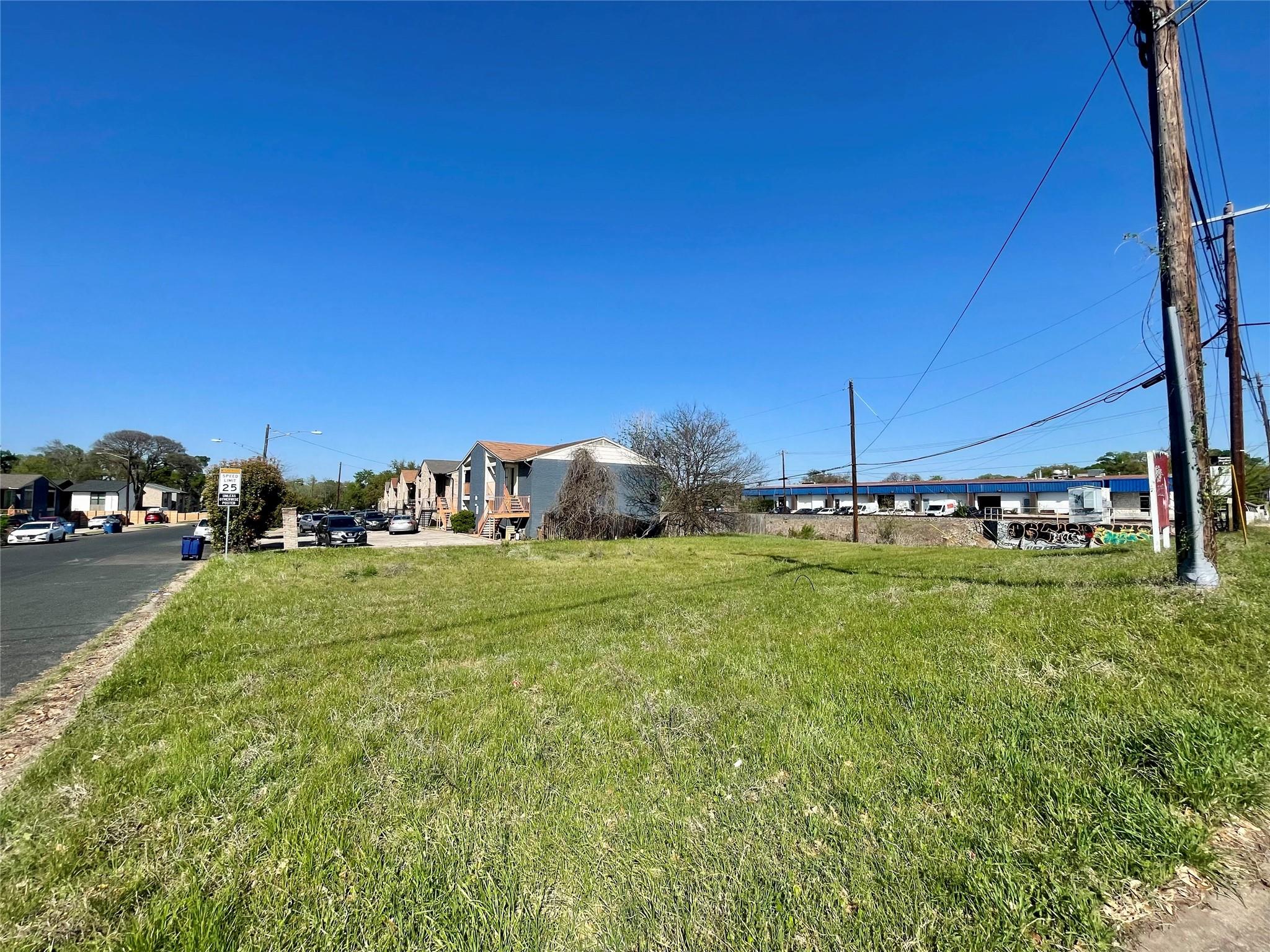 1700 W Stassney Ln Property Photo 2
