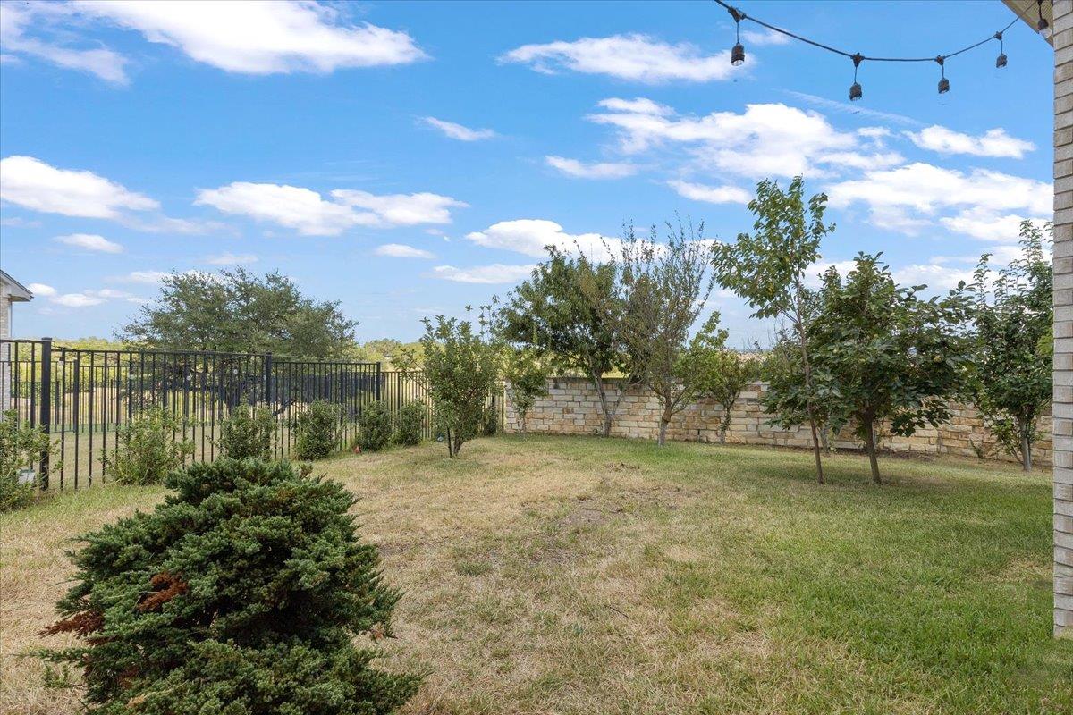266 Village Oak Dr Property Photo 33