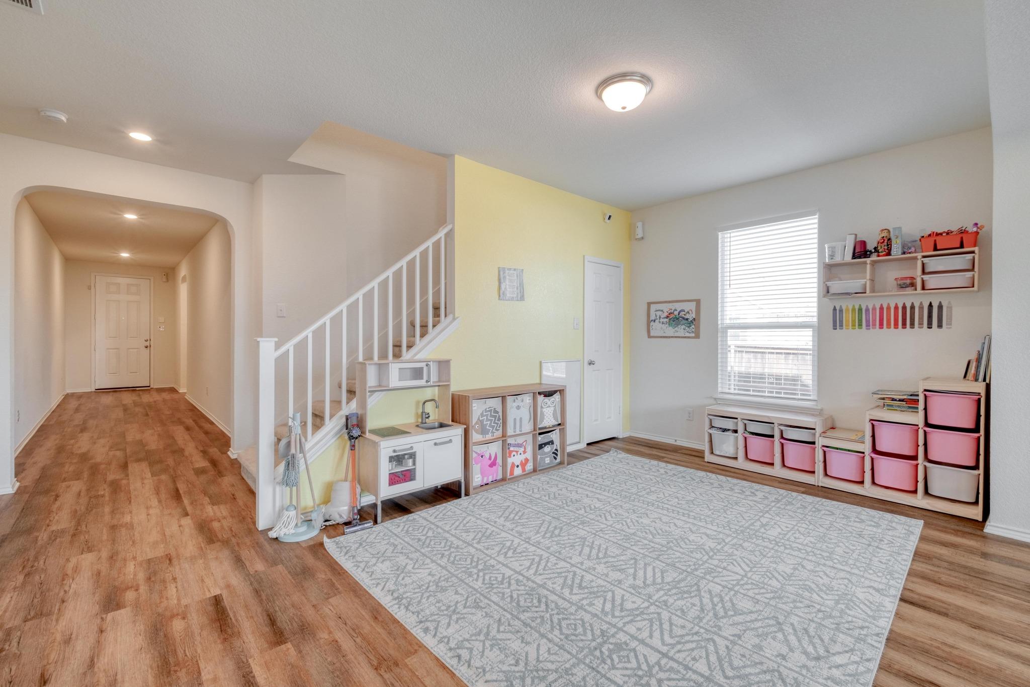1004 Brenham Ln Property Photo 7