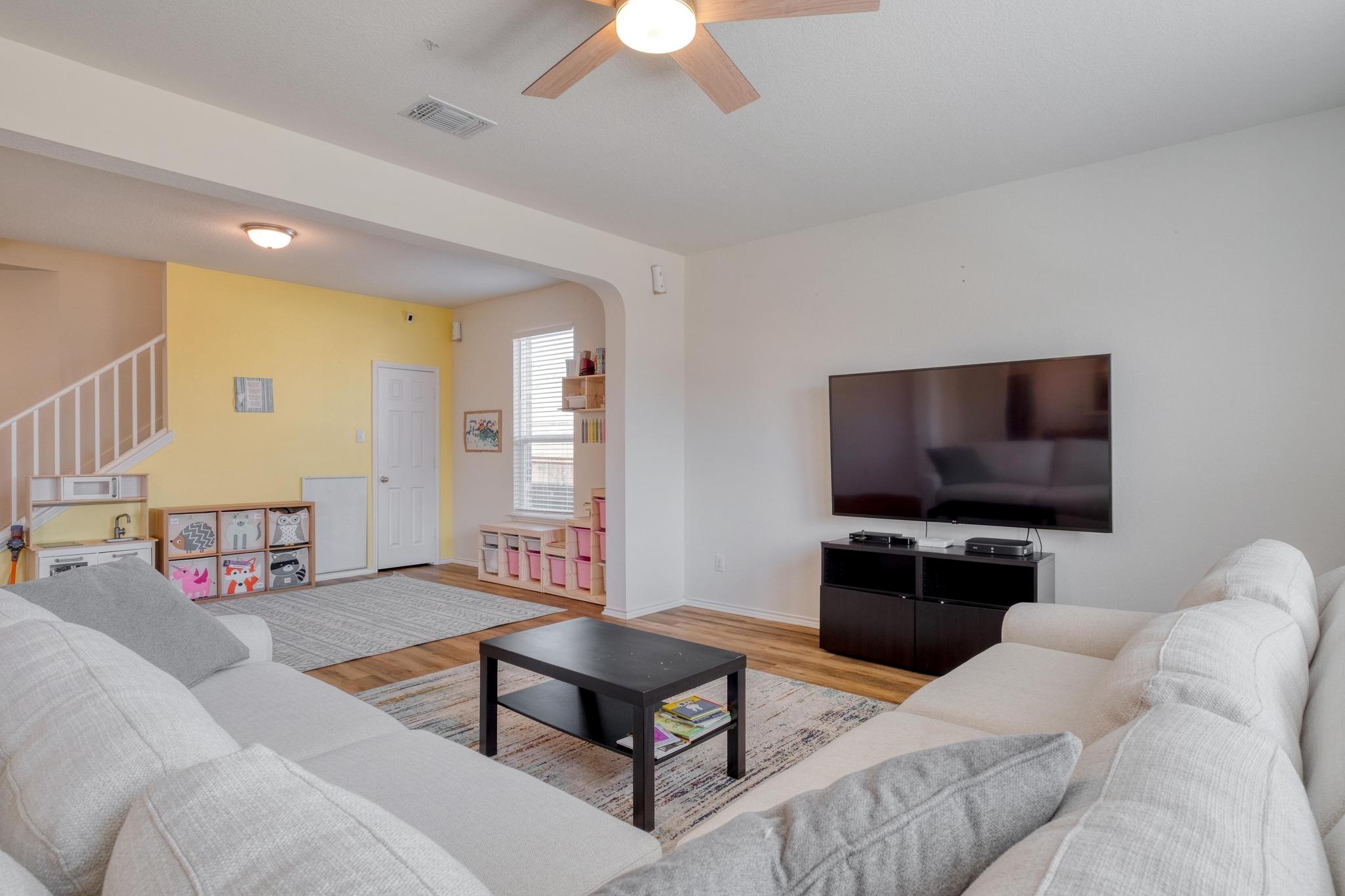 1004 Brenham Ln Property Photo 8