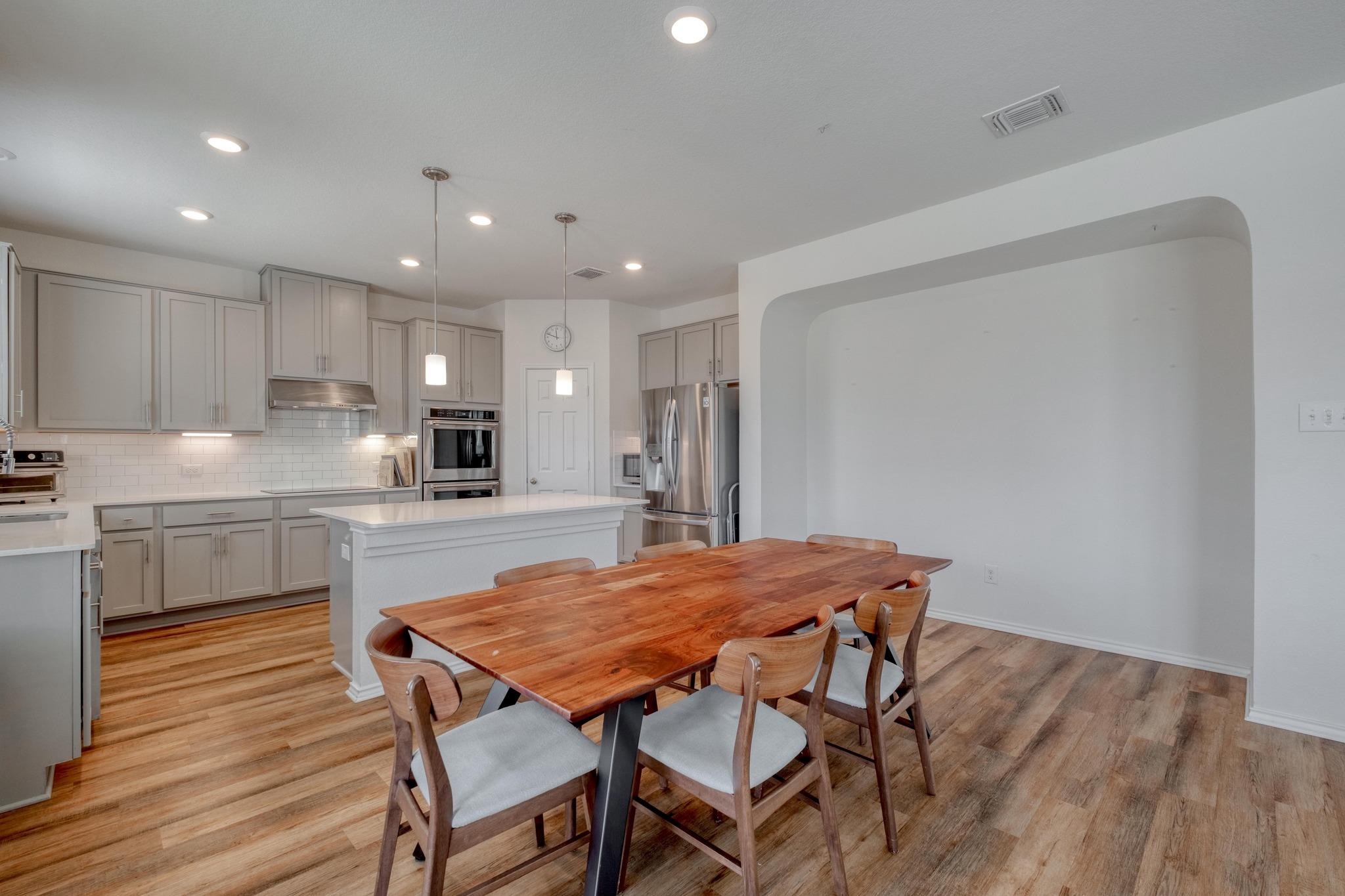 1004 Brenham Ln Property Photo 9