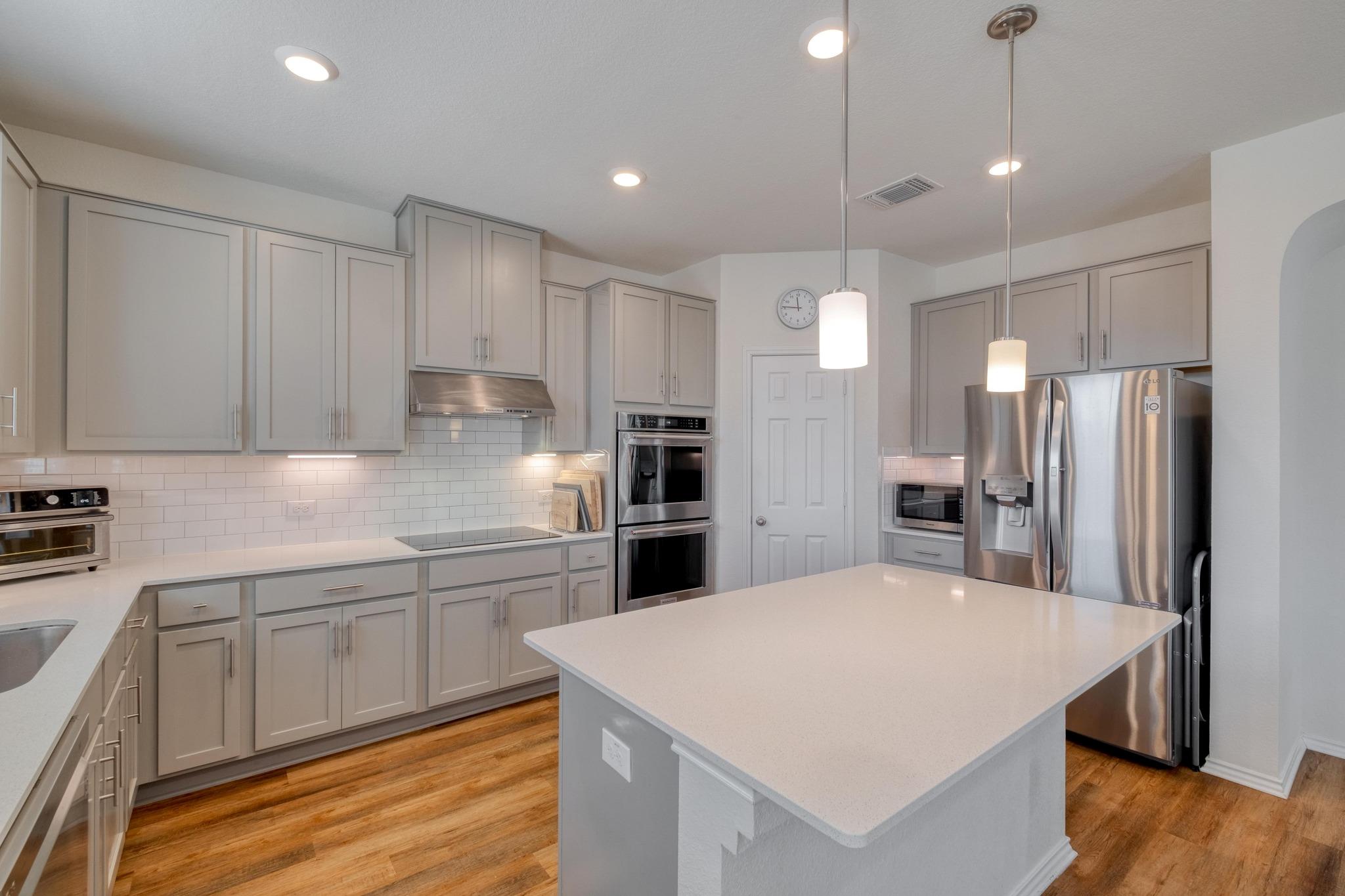 1004 Brenham Ln Property Photo 10