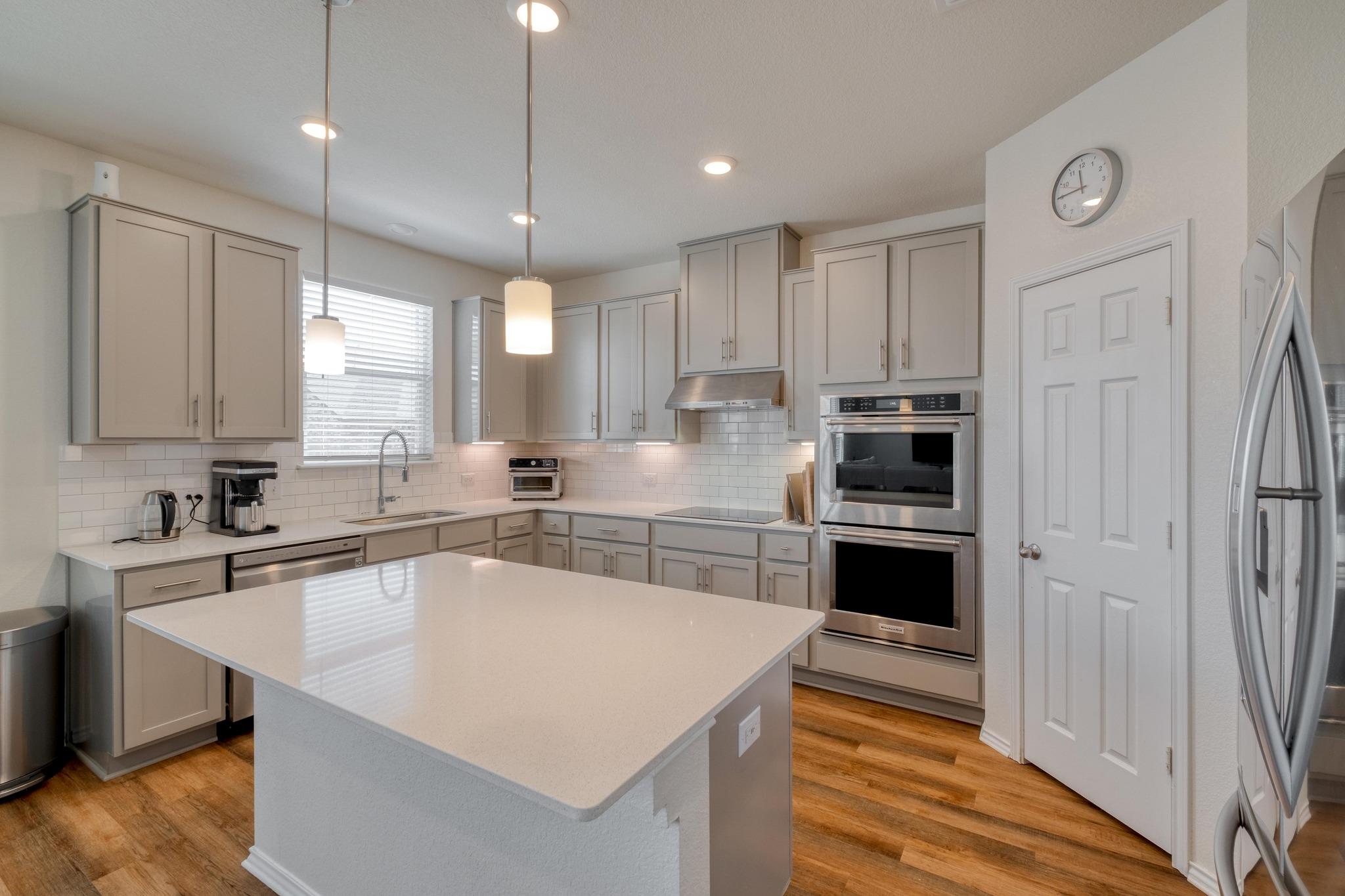 1004 Brenham Ln Property Photo 12