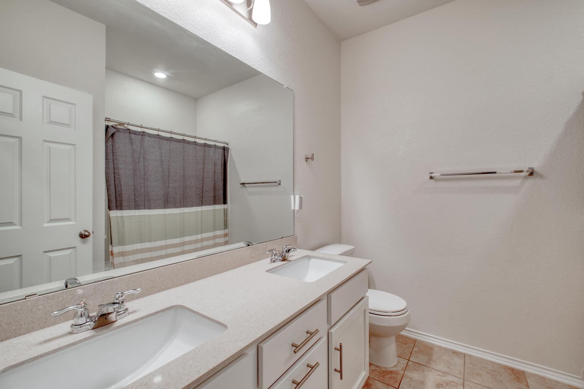 1004 Brenham Ln Property Photo 20