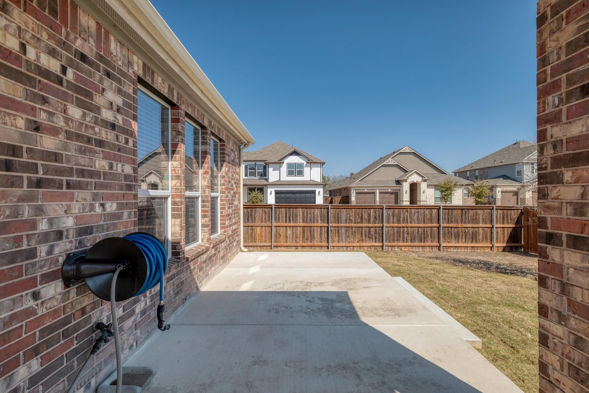 1004 Brenham Ln Property Photo 28