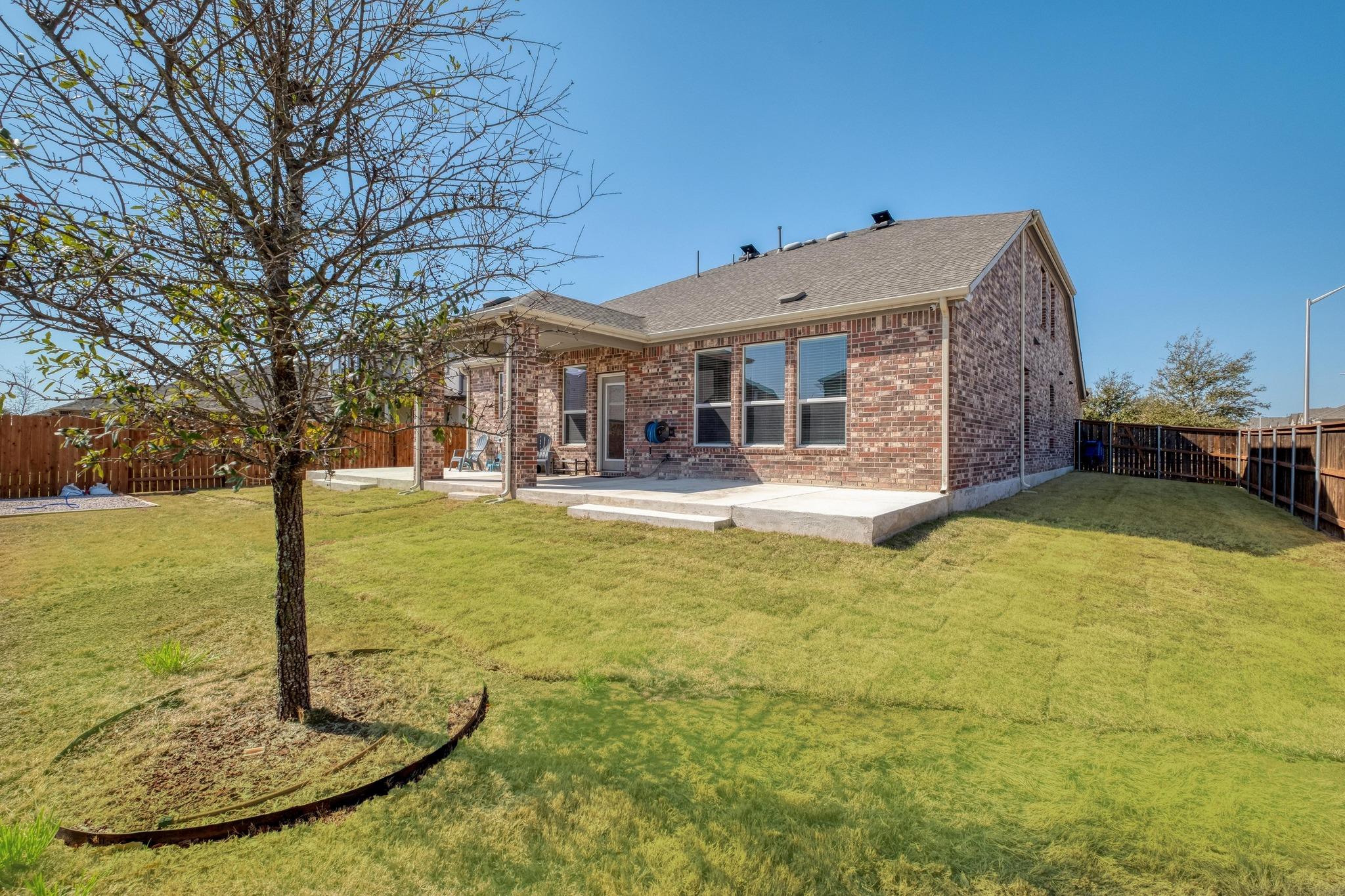 1004 Brenham Ln Property Photo 30