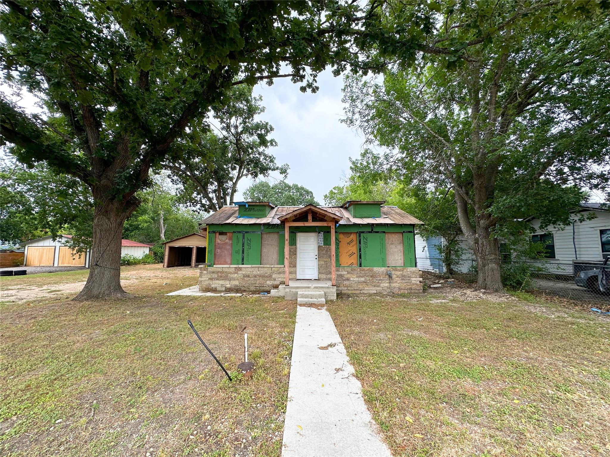 818 Plum St Property Photo 3
