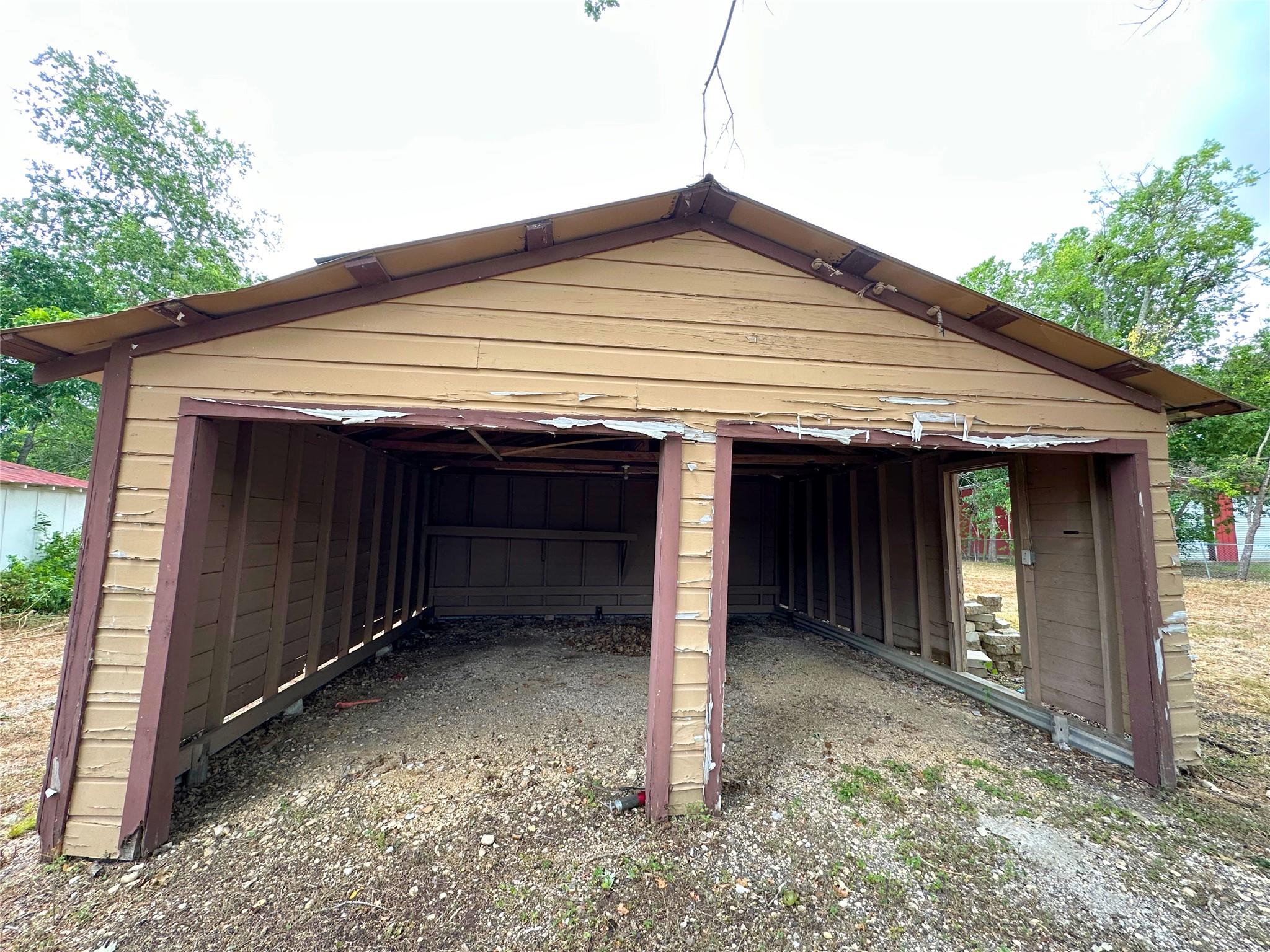 818 Plum St Property Photo 4