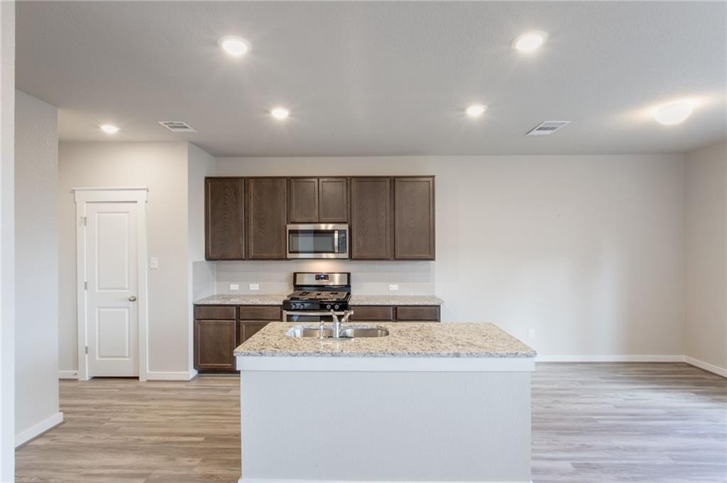 17303 C Leafroller Dr Property Photo 8