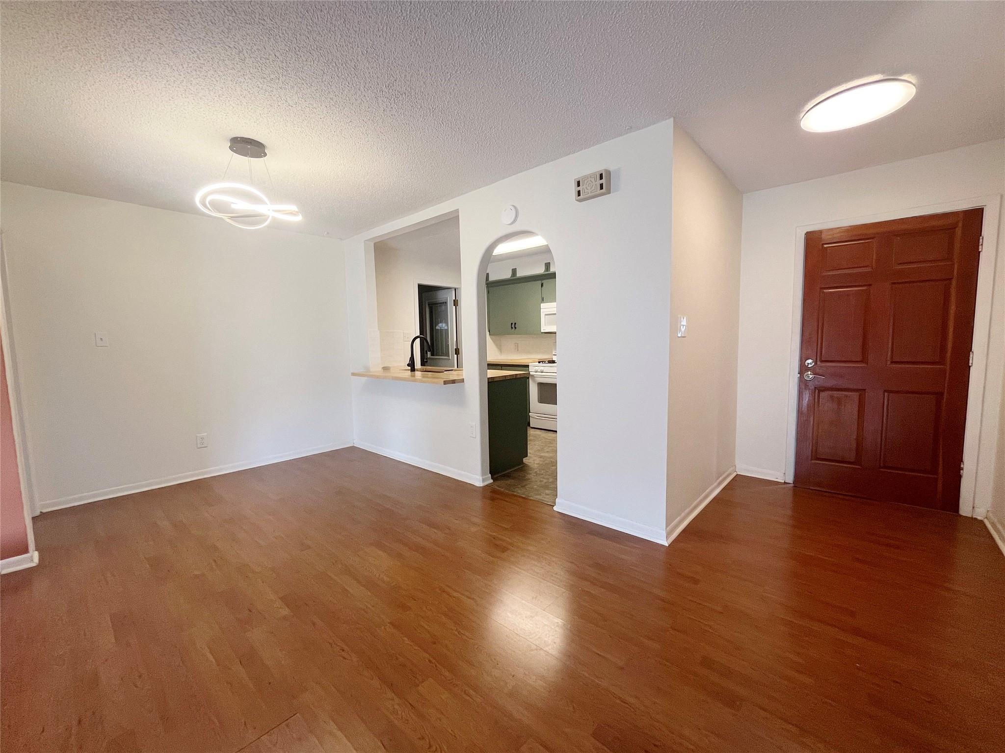 8702 Dawnridge Cir Property Photo 4