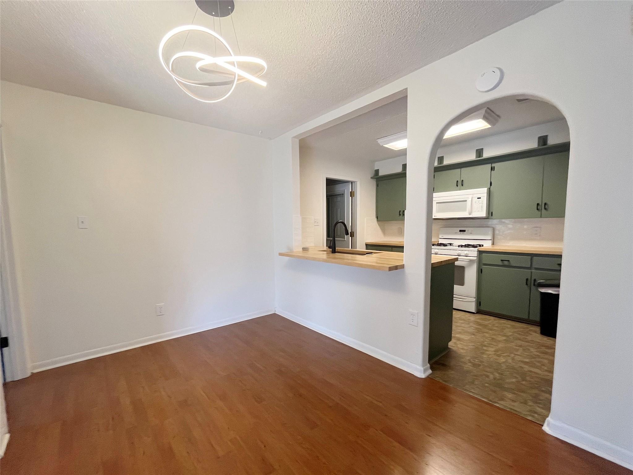 8702 Dawnridge Cir Property Photo 5