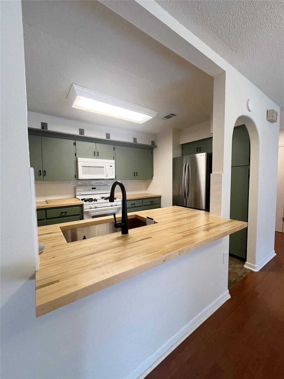8702 Dawnridge Cir Property Photo 6