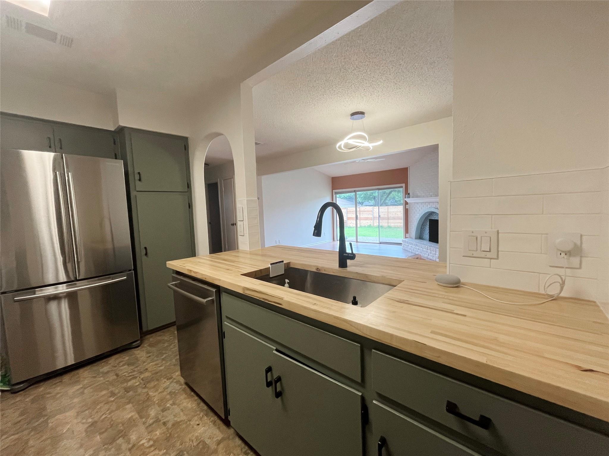 8702 Dawnridge Cir Property Photo 9